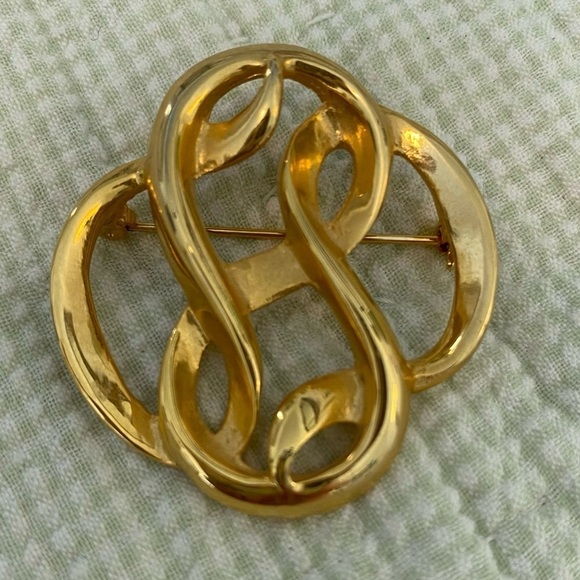 Vintage Gold Tone Brooch Pin - Picture 3 of 9